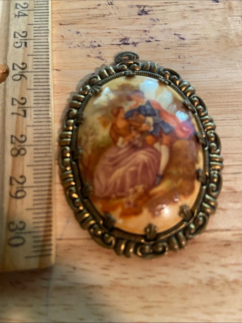 Vintage-Style Gold Toned Romantic Cameo Pendant Necklace - Pink & Ivory
